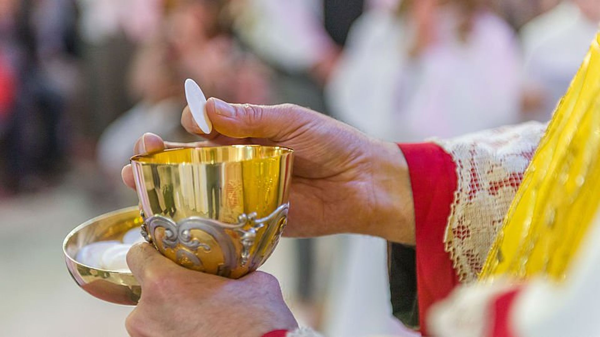 Lees ook: De protestantse Tijs van den Brink neemt deel aan de eucharistie, maar dat gaat anders dan verwacht